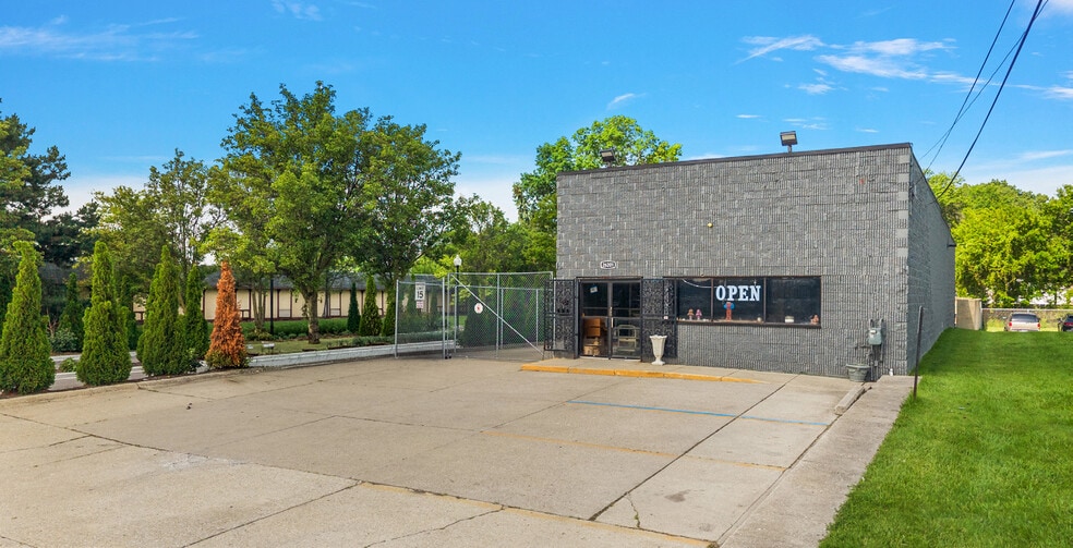 Primary Photo Of 26201 Dequindre Rd, Madison Heights Convenience Store For Sale