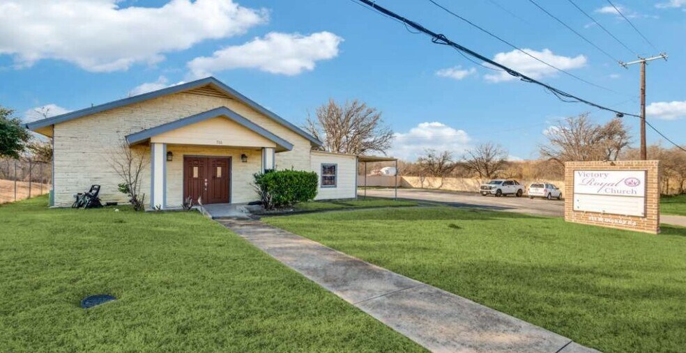 Primary Photo Of 711 W Dickey Rd, Grand Prairie Religious Facility For Sale