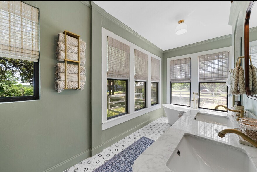 More Photos Of 301 Avenue I, Valley Mills Specialty For Sale