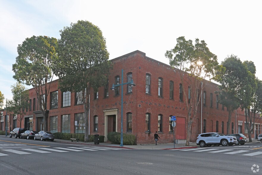 More Photos Of 1175-1195 Park Ave, Emeryville Showroom For Lease