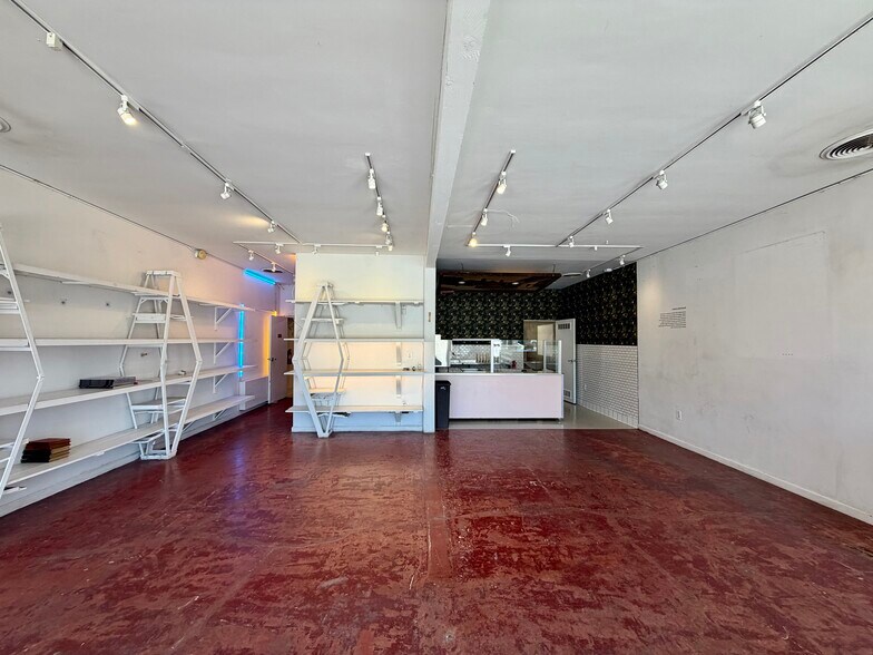 More Photos Of 816 Lincoln Blvd, Venice Storefront For Lease