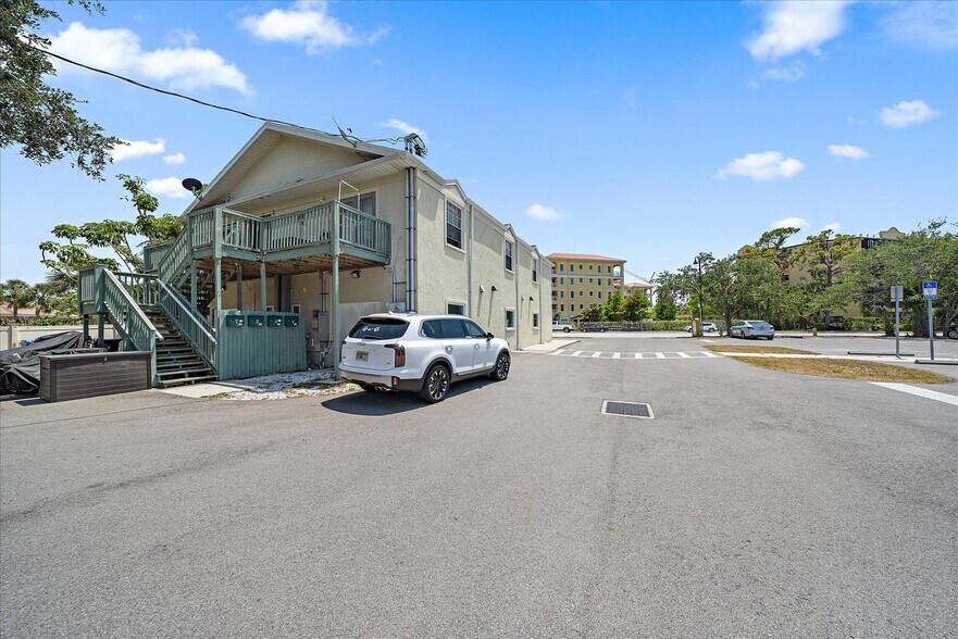 More Photos Of 925 Tamiami Trl S, Venice Storefront Retail Residential For Sale