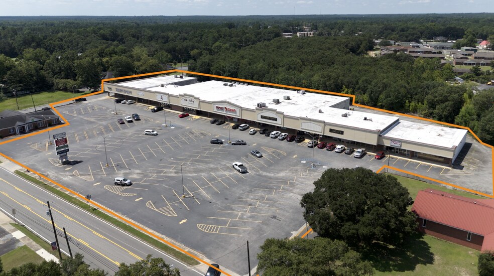 More Photos Of 850 College St, Eastman General Retail For Sale