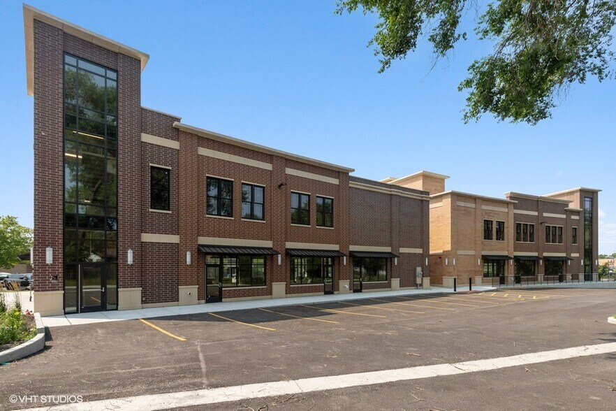 More Photos Of 440 E Hawley St, Mundelein Storefront Retail Office For Lease