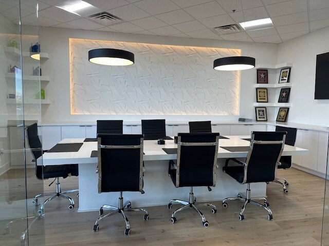 More Photos Of 6901 W 135th St, Overland Park General Retail For Lease