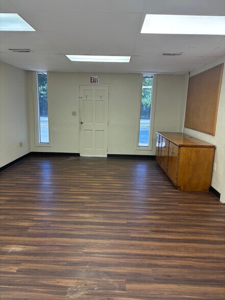More Photos Of 8136 Knox Bridge Hwy, Canton Office For Lease