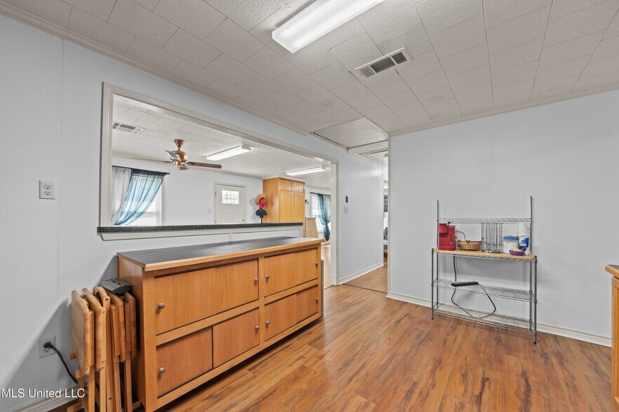 More Photos Of 2713 & 2717 15th Ave, Gulfport Light Distribution For Sale