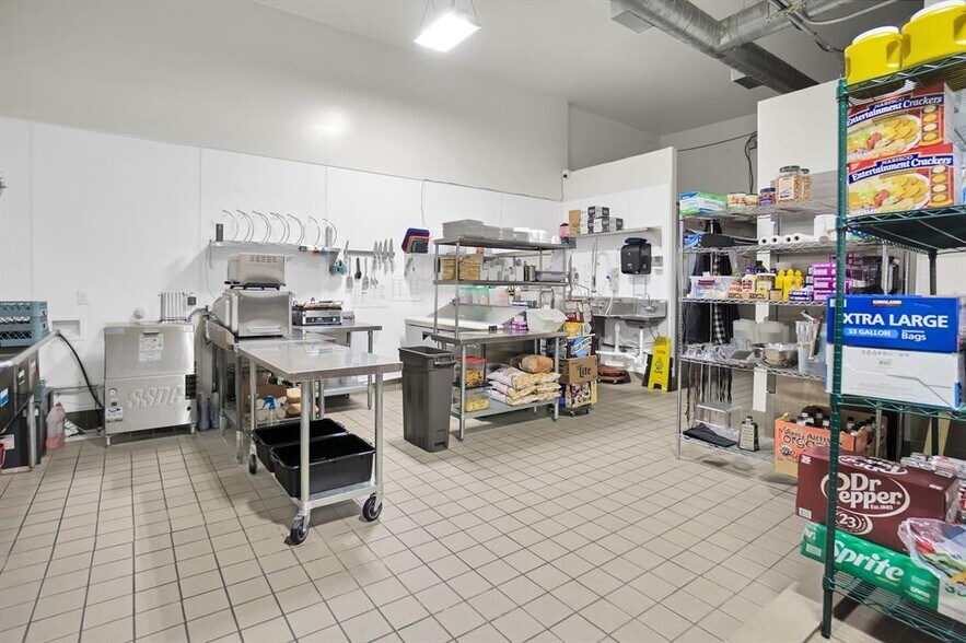 More Photos Of 1136 Main St, Commerce General Retail For Sale