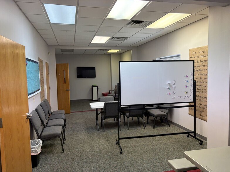 More Photos Of 5654 Carolina Beach Rd, Wilmington Showroom For Sale