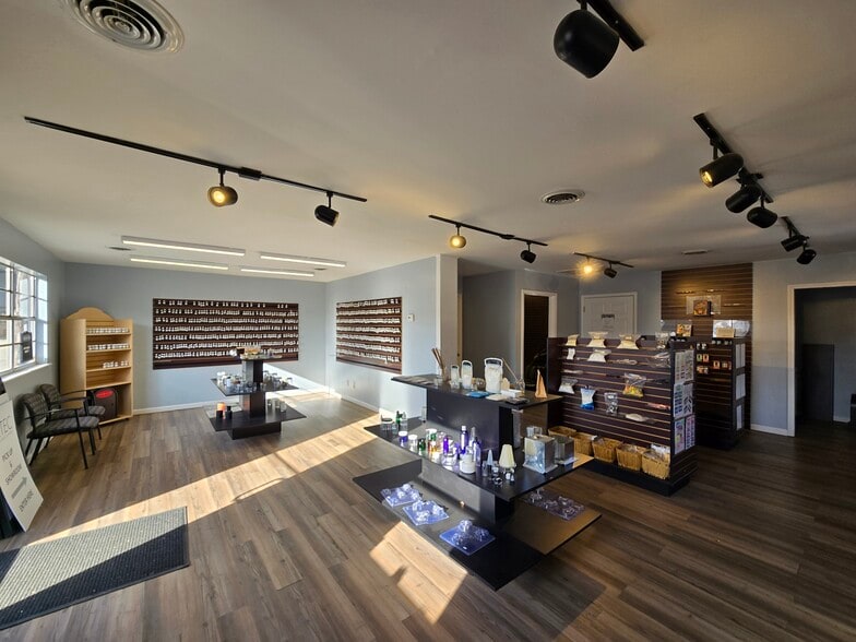 More Photos Of 5210 N Middlebrook Pike, Knoxville Warehouse For Sale