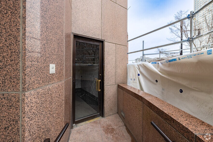 More Photos Of 2 International Pl, Boston Office For Lease