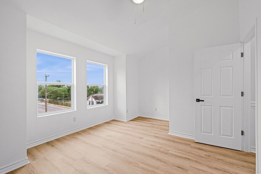 More Photos Of 1303 Essex st, San Antonio Apartments For Sale