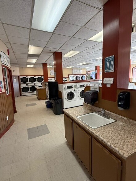More Photos Of 9965 El Camino Real, Atascadero Storefront For Sale