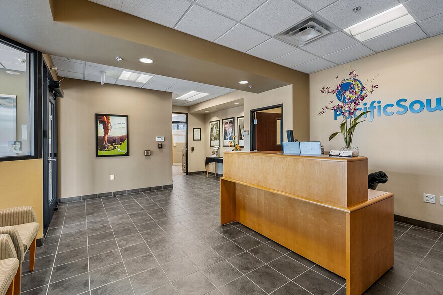 More Photos Of 1301 Poplar Dr, Medford Medical For Lease