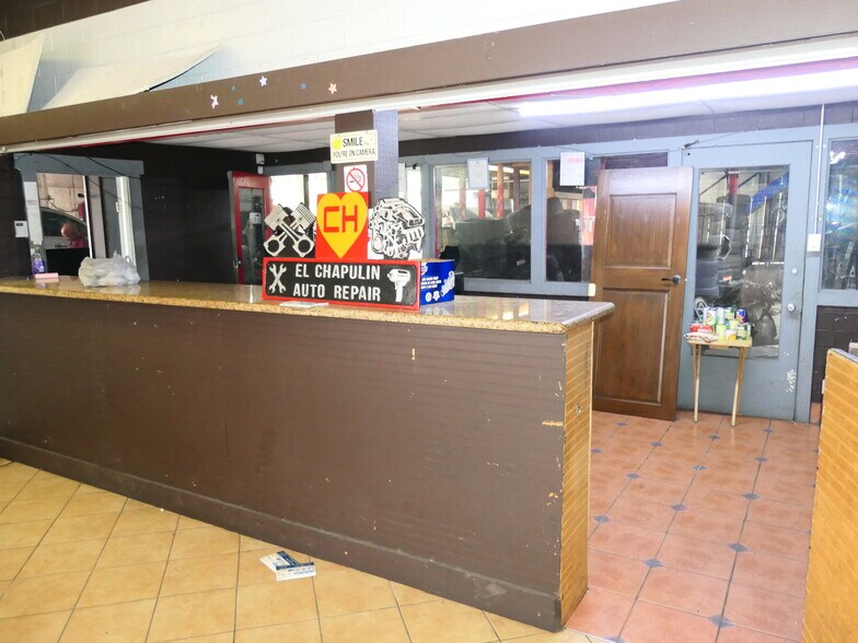 More Photos Of 401 W Southmore Ave, Pasadena Auto Repair For Sale