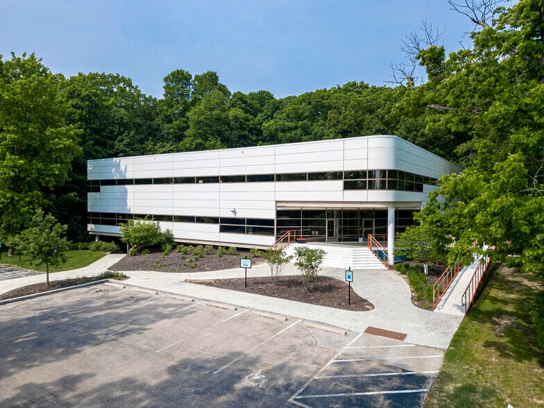 Primary Photo Of 13600 Bishops Ct, Brookfield Office For Lease