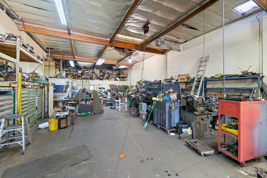 More Photos Of 159-161 N East End Ave, Pomona Warehouse For Sale