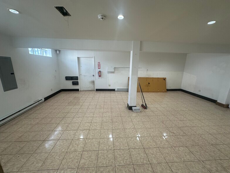 More Photos Of 565 Oak St, Copiague Industrial For Sale