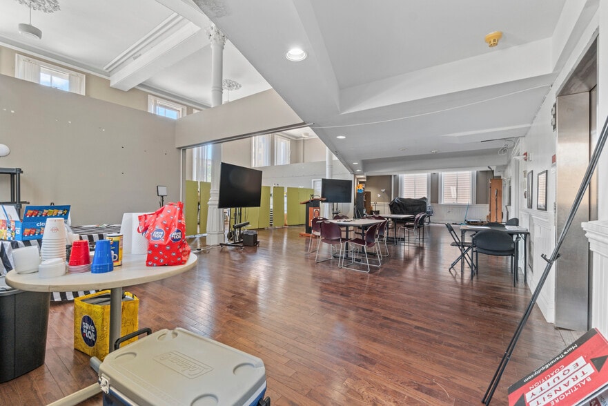 More Photos Of 429 N Eutaw St, Baltimore Office For Sale