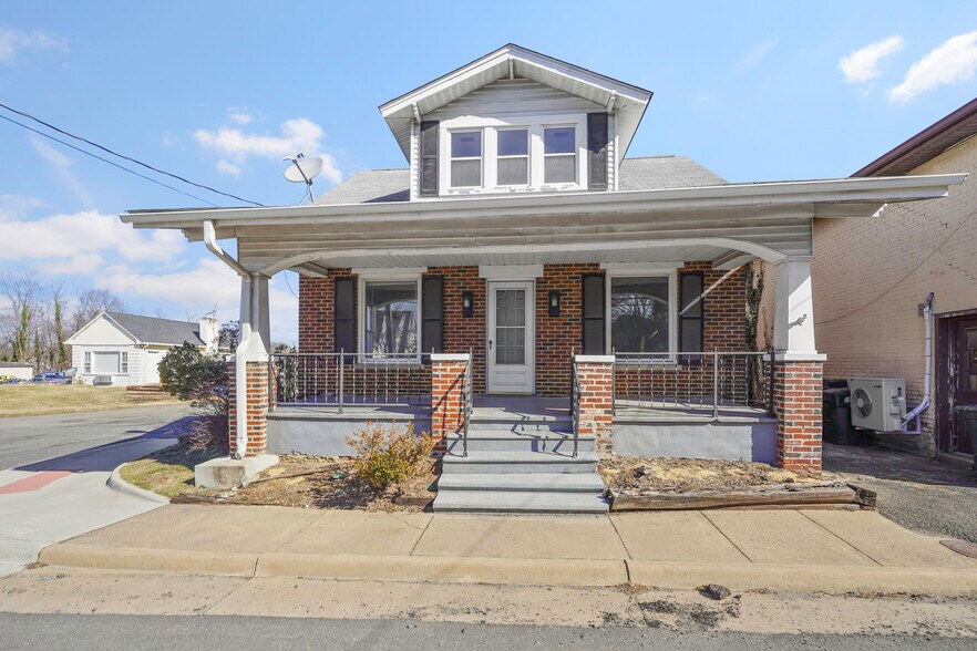 More Photos Of 41 E Colonial Hwy, Hamilton Freestanding For Sale