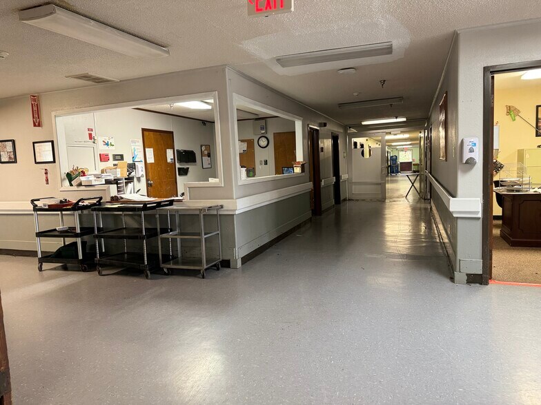 More Photos Of 540 SE Front St, De Kalb Skilled Nursing Facility For Sale