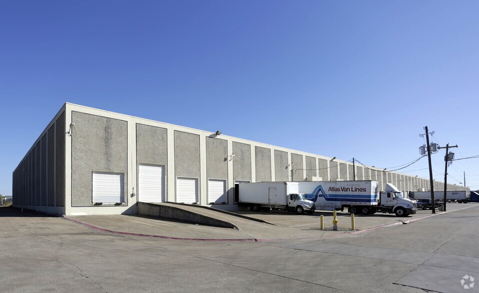 Primary Photo Of 4653 Leston St, Dallas Distribution For Lease
