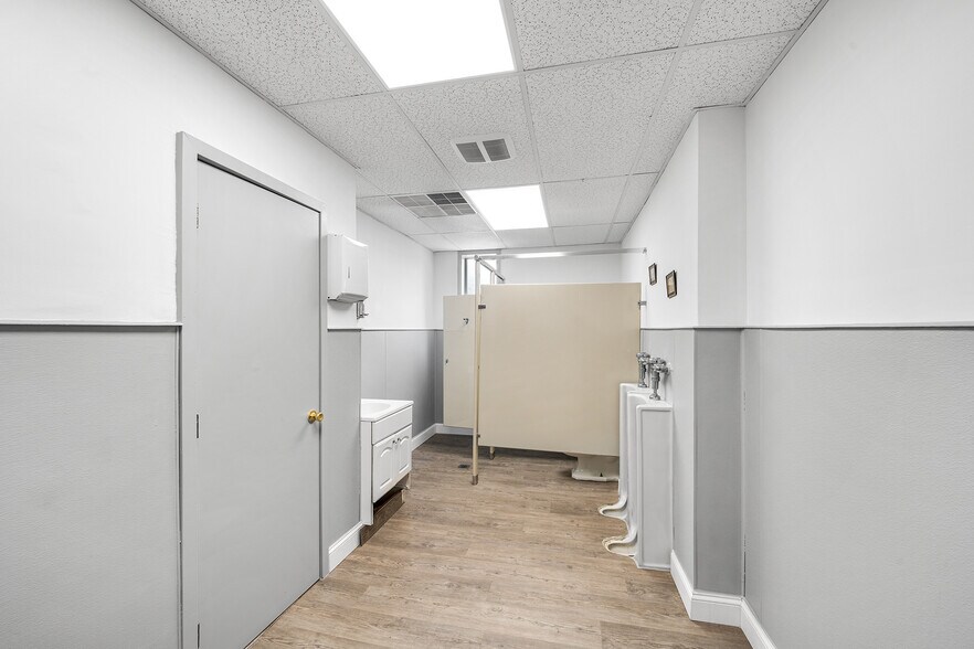 More Photos Of 379 Cherry St, Pottstown Flex For Lease