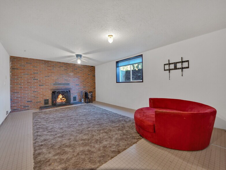 More Photos Of 44434 SE Coalman Rd, Sandy Light Manufacturing For Sale