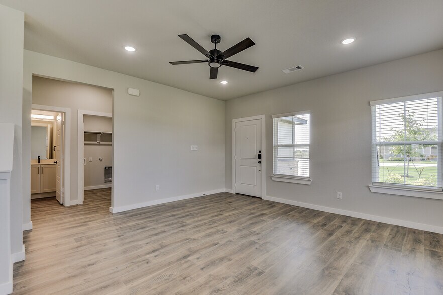 More Photos Of 4405 Clovis Ct, Midlothian Apartments For Sale