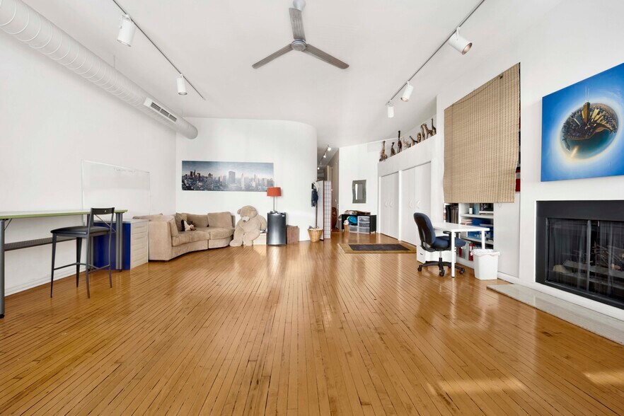 More Photos Of 711 N Milwaukee Ave, Chicago Storefront Retail Office For Sale