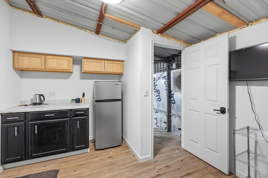 More Photos Of 103 W Franklin St, Alvord General Retail For Sale