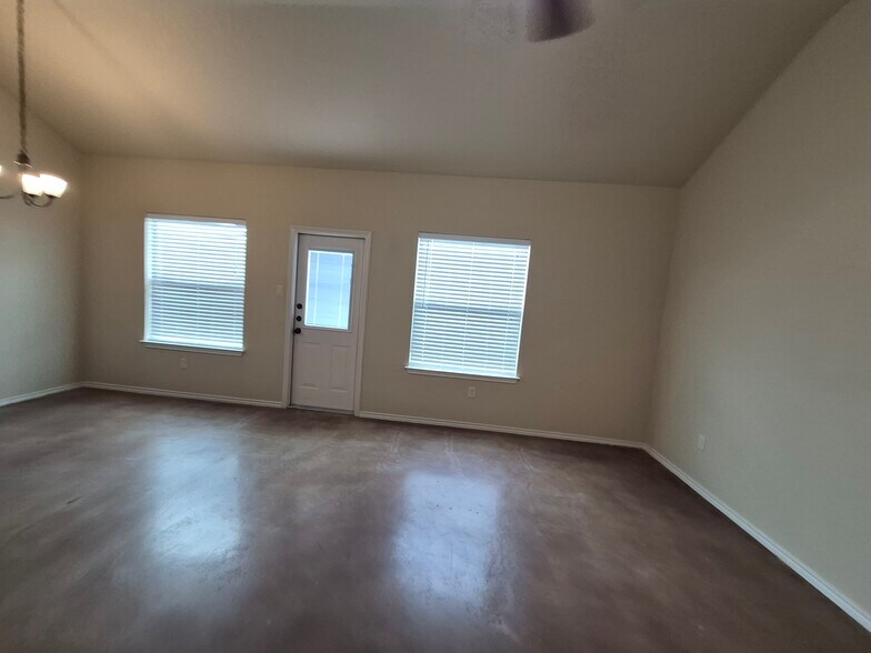 More Photos Of 698 Saengerhalle Rd, New Braunfels Apartments For Sale