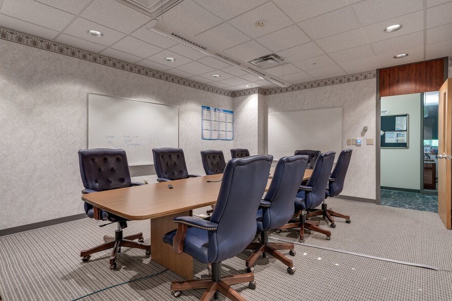 More Photos Of 3825 Columbus Rd, Granville Business Park For Lease