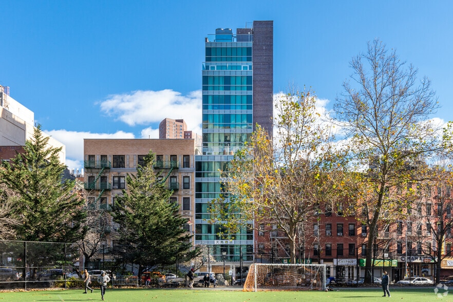 More Photos Of 52 Mulberry St, New York Hospitality For Sale