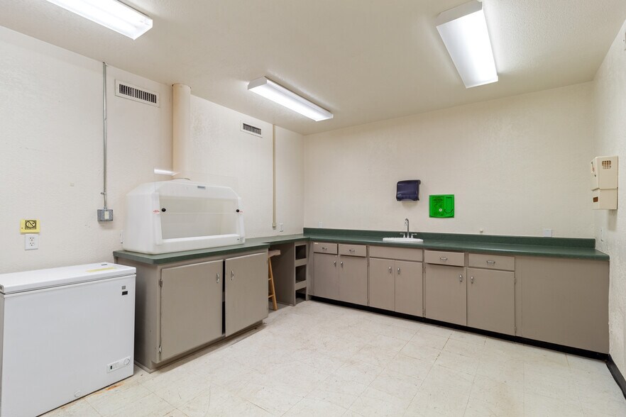 More Photos Of 116 E Robert S Kerr Blvd, Wynnewood Medical For Sale