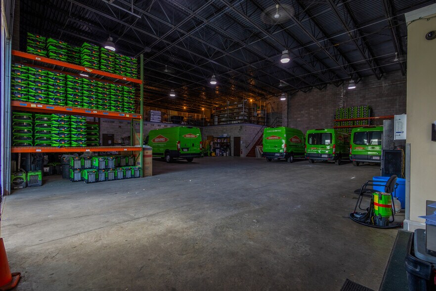 More Photos Of 815A Woburn St, Wilmington Warehouse For Lease