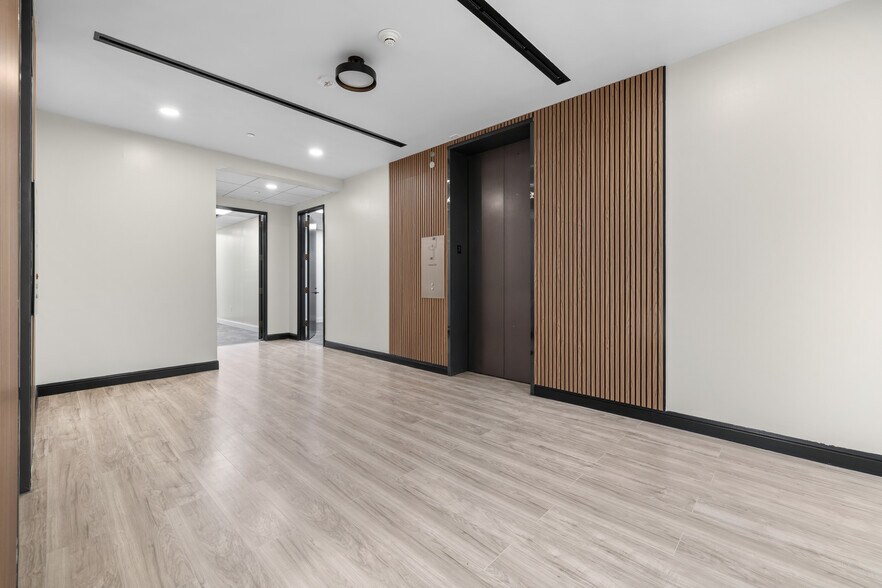 More Photos Of 17 S Briar Hollow Ln, Houston Office Residential For Lease