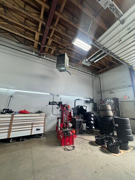 More Photos Of 7449 Old Seward Hwy, Anchorage Storefront For Lease