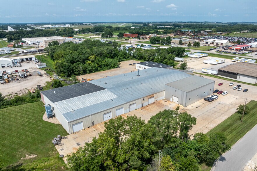 More Photos Of 2975 Airline Cir, Waterloo Office For Lease