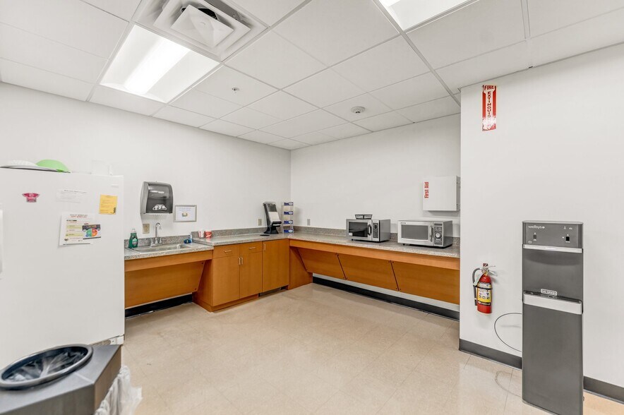 More Photos Of 150 Essjay Rd, Buffalo Office Residential For Sale