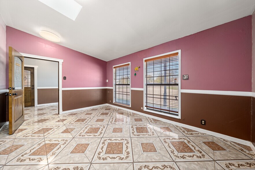 More Photos Of 3715 Bellmead Dr, Bellmead Office For Sale
