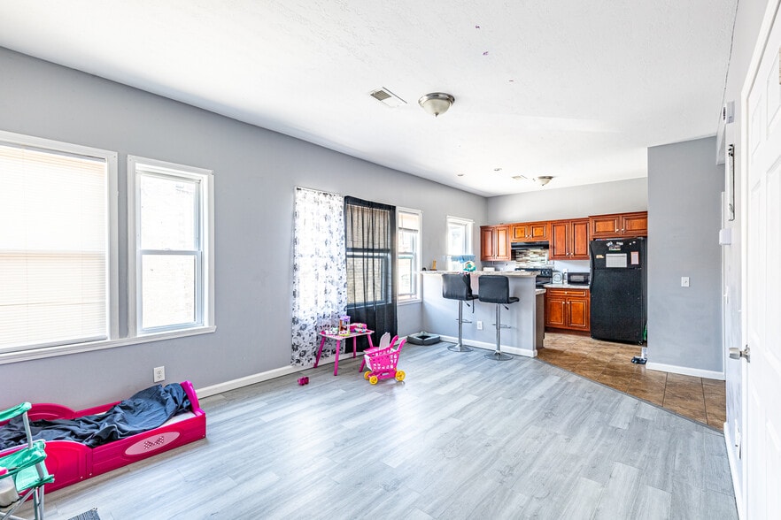 More Photos Of 757 W Main St, Rochester Multifamily For Sale