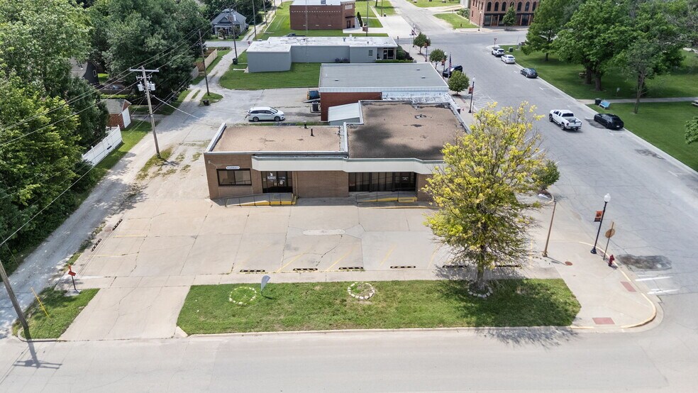 More Photos Of 202 S 9th St, Humboldt General Retail For Sale