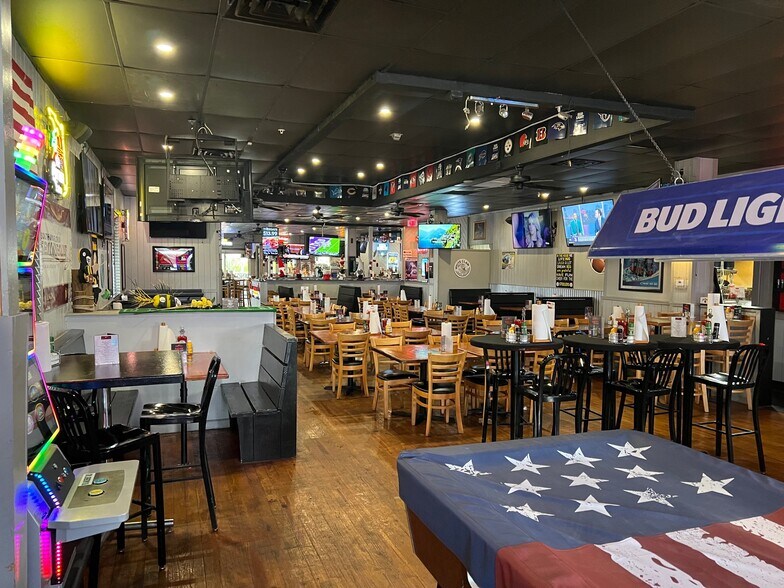 More Photos Of 4451 Veronica S Shoemaker Blvd, Fort Myers Restaurant For Lease