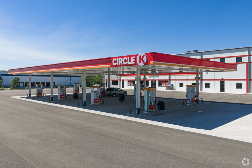 More Photos Of 70 Airport Rd, Elgin General Retail For Lease