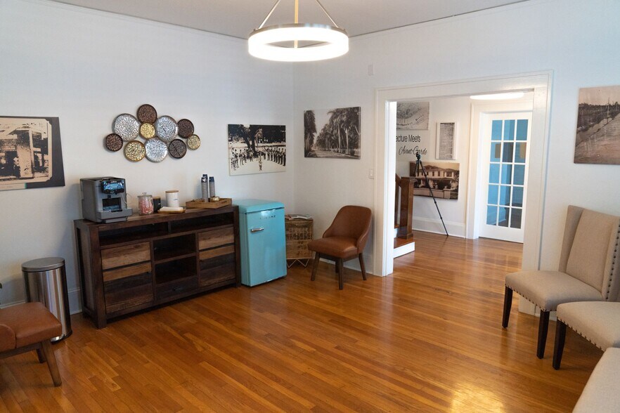 More Photos Of 2300 McGregor Blvd, Fort Myers Office For Lease