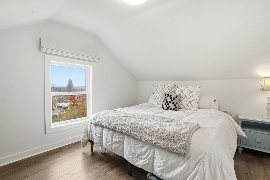 More Photos Of 1314 7th St, Oregon City Flex For Sale