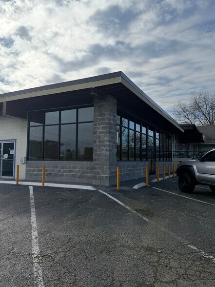 More Photos Of 145 SW 152nd St, Burien General Retail For Lease