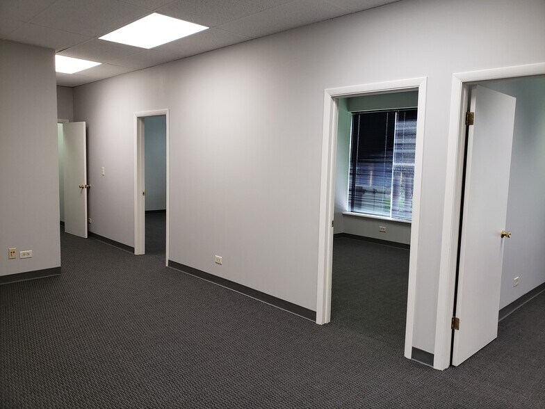 More Photos Of 3401-3419 N Kennicott Ave, Arlington Heights Medical For Lease