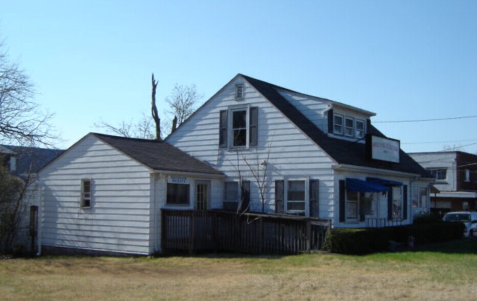 More Photos Of 1247 Queen St, Southington Freestanding For Sale
